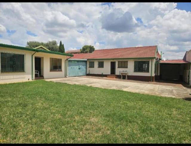 3 BEDROOM HOUSE FOR SALE IN ZAKARIYYA PARK